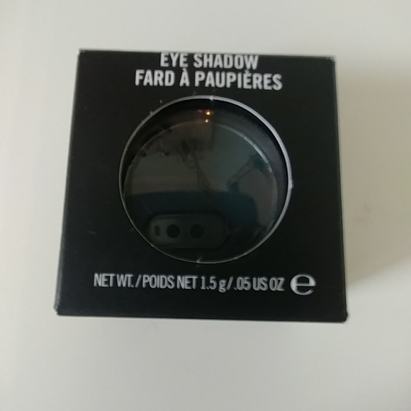 MAC Single Eyeshadow - Picture 4 of 5